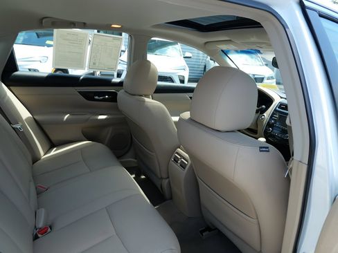 Used 2013 Nissan Altima 2.5 SL FWD image 24