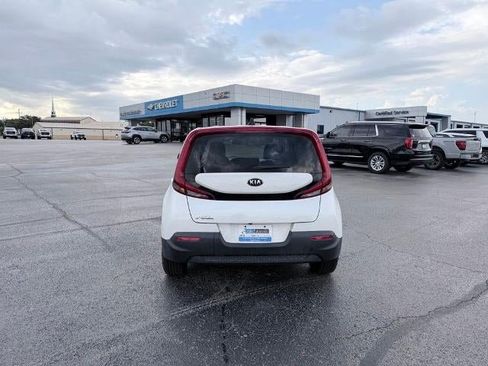 Used 2021 Kia Soul LX FWD image 4