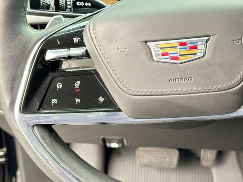 Used 2025 Cadillac Escalade ESV Sport Platinum AWD/4WD image 17