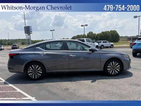 Used 2025 Nissan Altima 2.5 SV FWD image 4