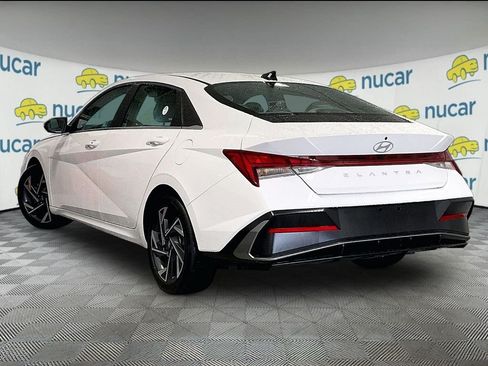 Certified 2025 Hyundai Elantra SEL FWD image 4