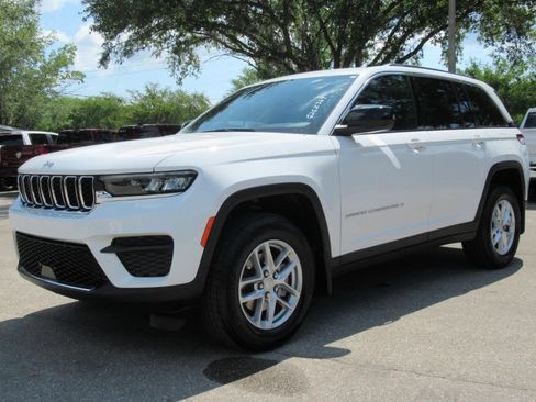 New 2026 Jeep Grand Cherokee Laredo w/ MOPAR Finishing Package RWD image 3