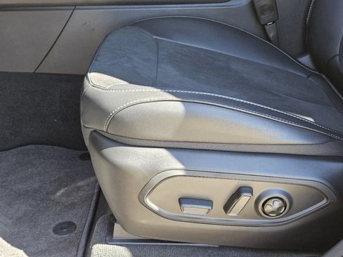 New 2025 Jeep Grand Cherokee Altitude image 25