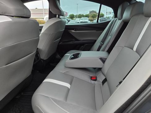 Used 2025 Toyota Camry SE FWD image 6
