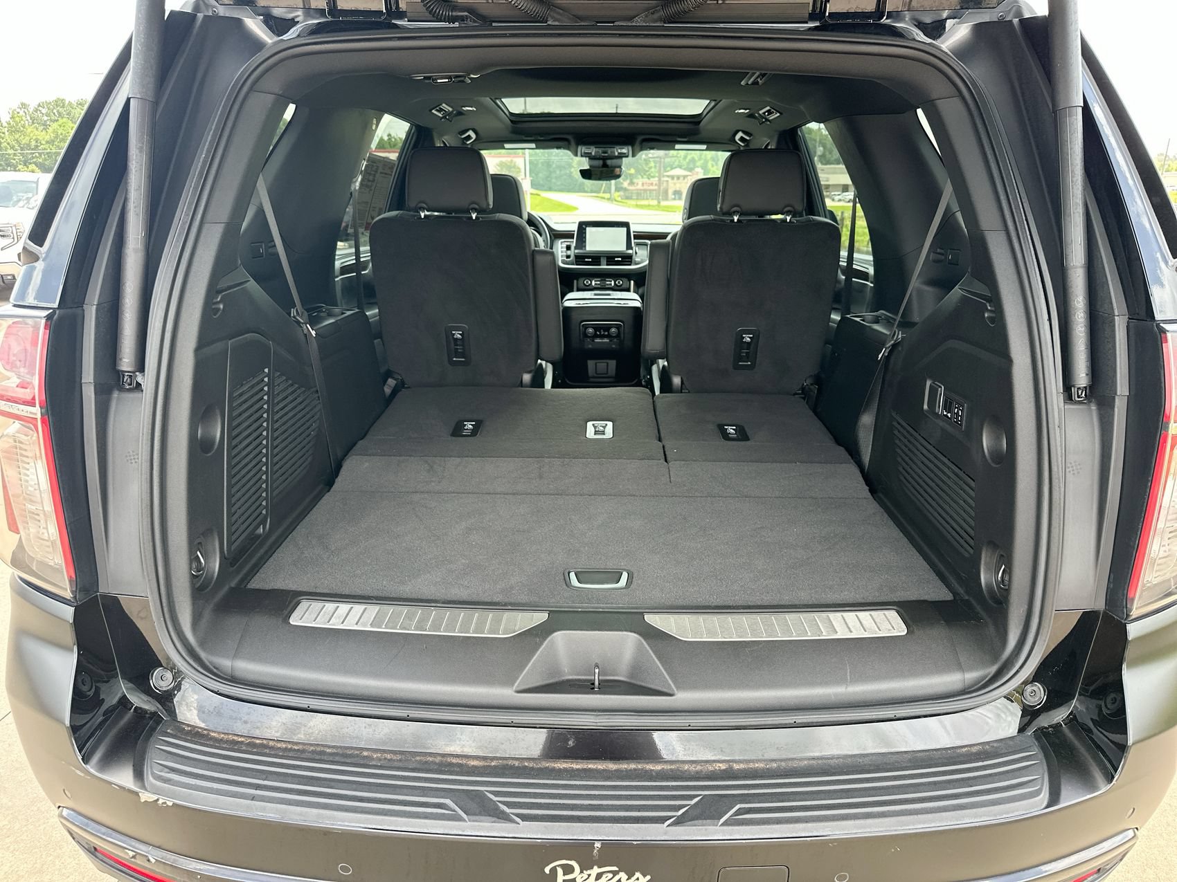 Used 2024 Chevrolet Tahoe High Country RWD image 27