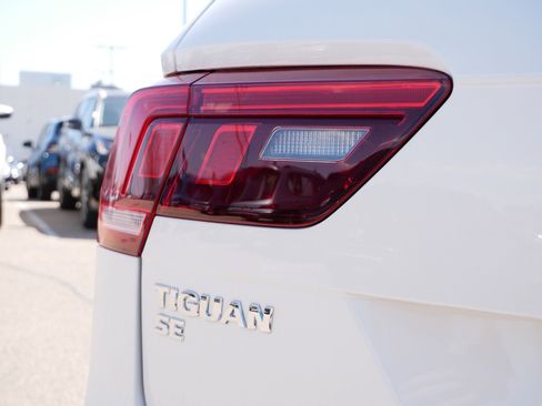 Used 2021 Volkswagen Tiguan SE R-Line AWD/4WD image 17