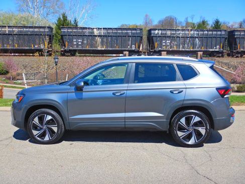 Used 2025 Volkswagen Taos SE image 10