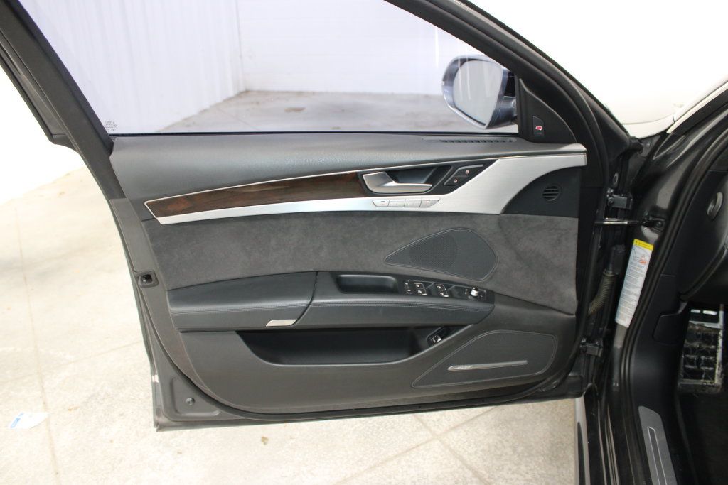 Used 2015 Audi S8 w/ S8 Driver Assistance Package AWD/4WD image 28