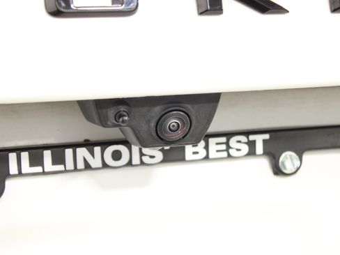 Used 2025 Chevrolet Suburban Z71 image 12