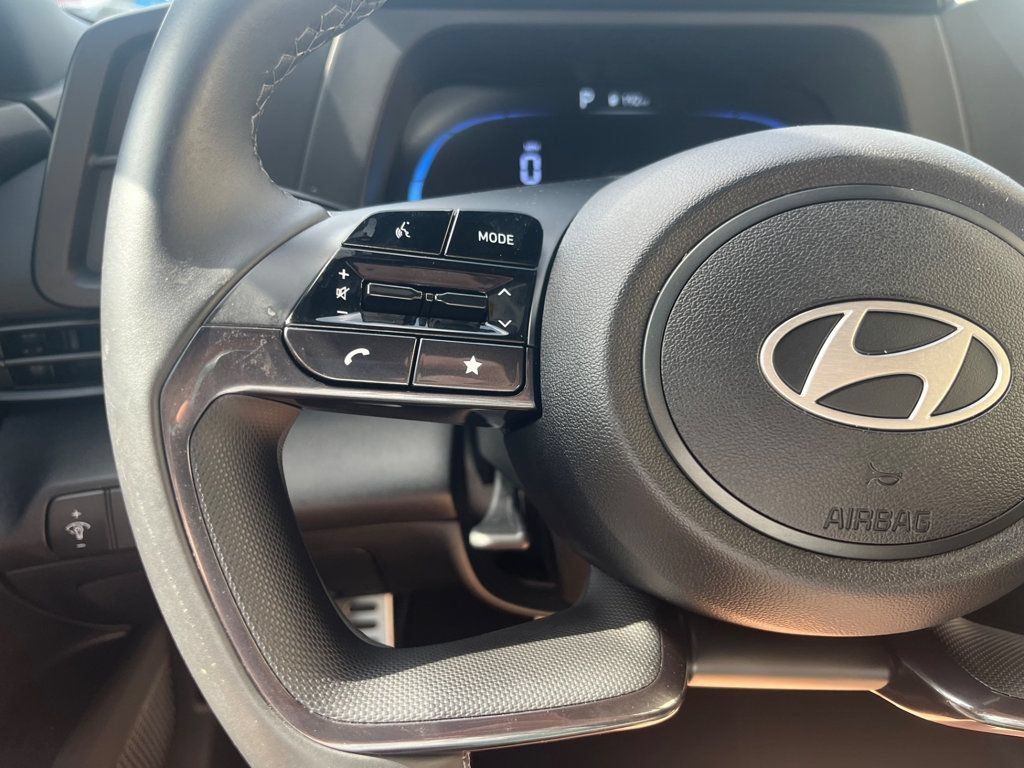 Used 2025 Hyundai Elantra Sport FWD image 15