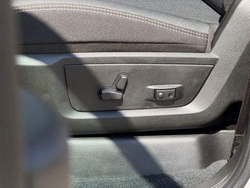 New 2026 RAM 3500 Big Horn AWD/4WD image 17
