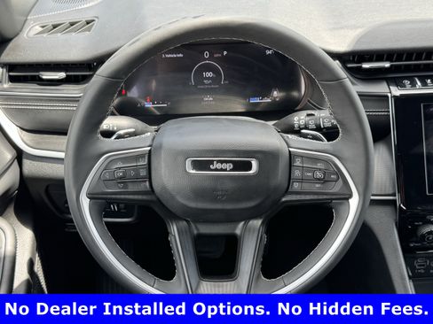Used 2025 Jeep Grand Cherokee Altitude AWD/4WD image 12