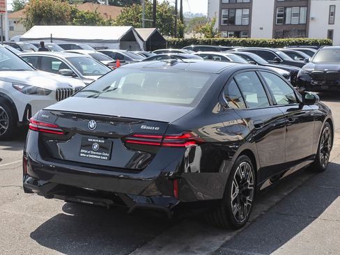 New 2026 BMW 550e xDrive image 7