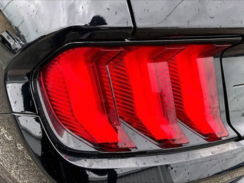 Used 2022 Ford Mustang Coupe RWD image 28