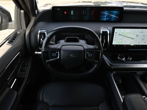 Used 2025 Ford Expedition Max Platinum w/ Stealth Appearance Package AWD/4WD image 9