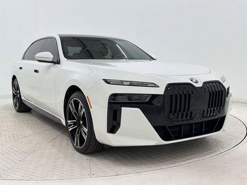 Certified 2023 BMW 760i xDrive w/ Executive Package image 7