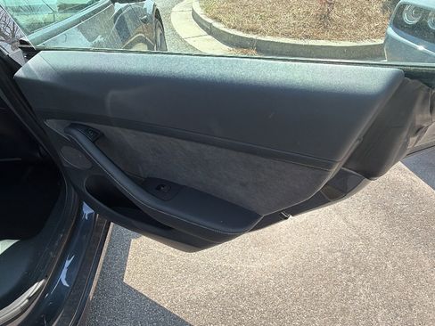 Used 2023 Tesla Model 3 Standard Range image 21