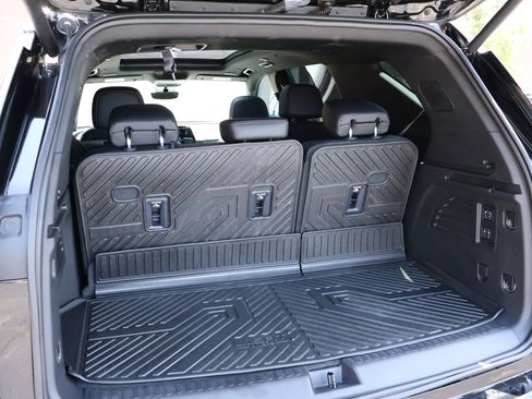 Used 2025 Chevrolet Traverse High Country w/ LPO, Floor Liner Package AWD/4WD image 29