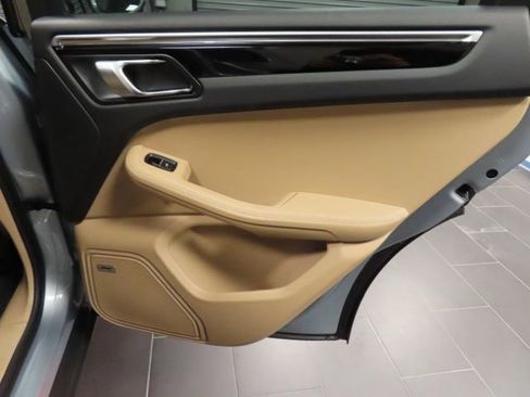 Used 2020 Porsche Macan image 14