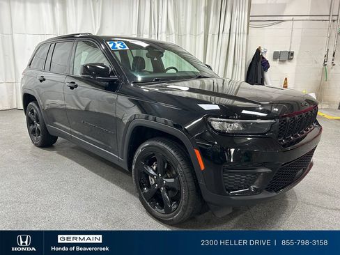 Used 2023 Jeep Grand Cherokee Altitude AWD/4WD image 2