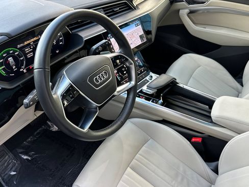 Used 2022 Audi e-tron Premium image 10