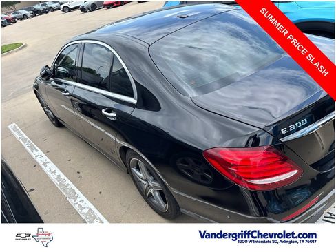 Used 2017 Mercedes-Benz E 300 4MATIC image 5