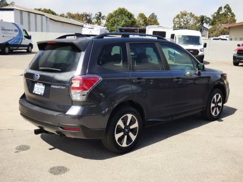 Used 2018 Subaru Forester 2.5i Premium w/ Popular Package #2A AWD/4WD image 3