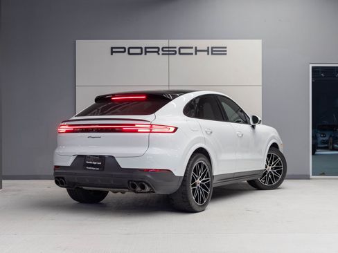 Certified 2025 Porsche Cayenne Coupe image 8