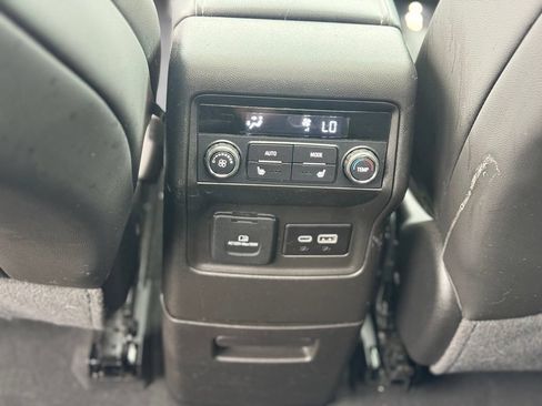 Used 2023 GMC Acadia SLT w/ Preferred Package AWD/4WD image 25
