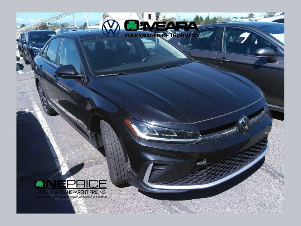 Used 2025 Volkswagen Jetta SE FWD image 1