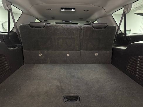Used 2015 Chevrolet Suburban LTZ RWD image 14