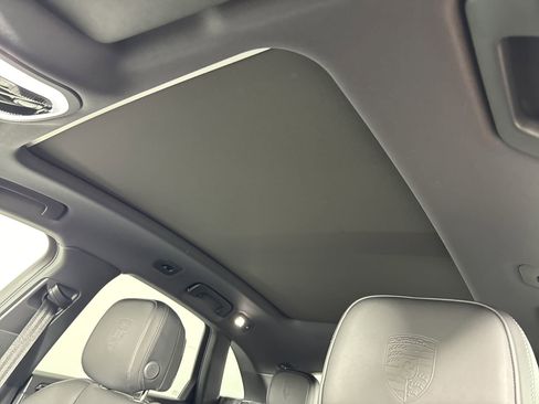 Certified 2025 Porsche Macan image 16