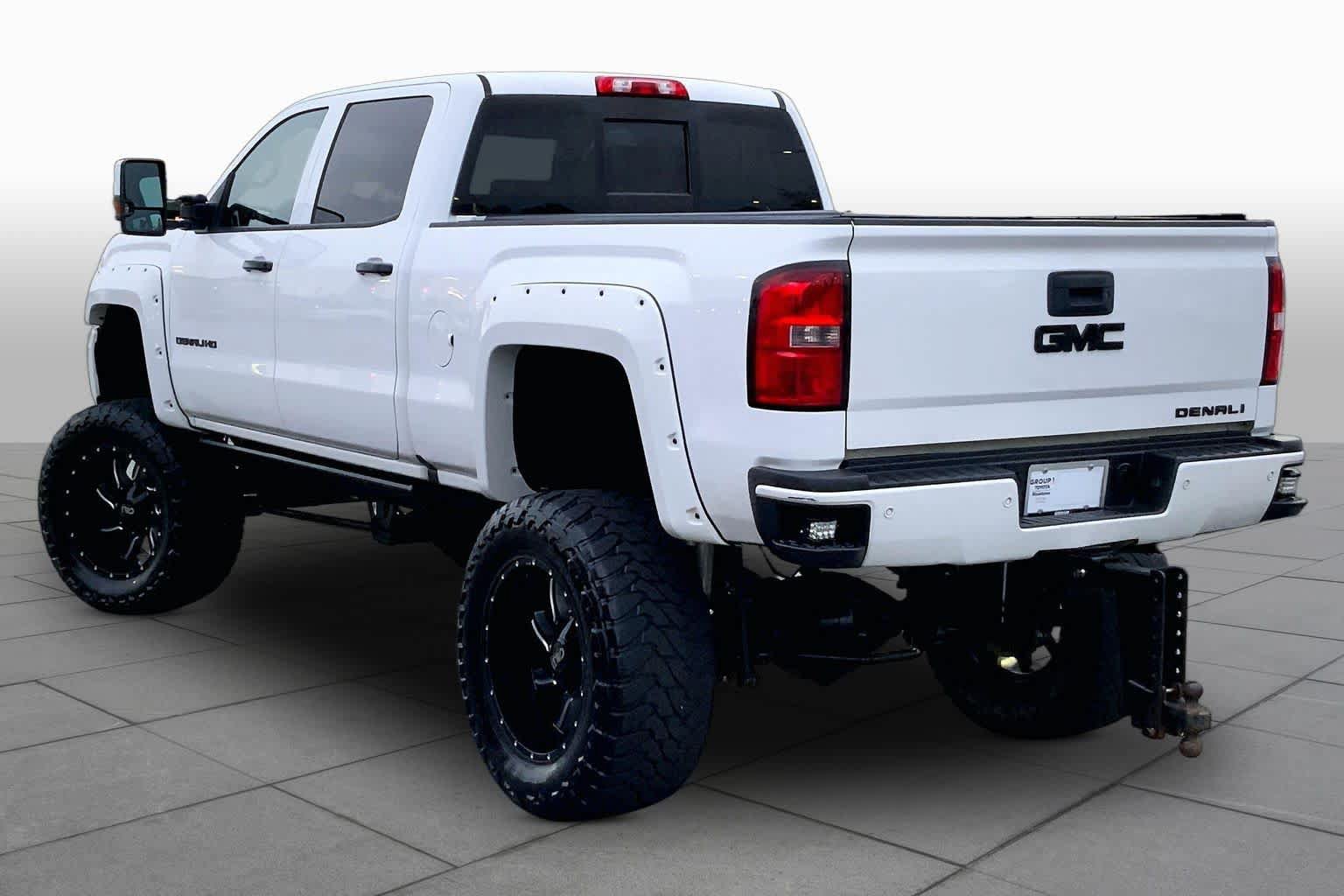Used 2016 GMC Sierra 2500 Denali w/ Duramax Plus Package AWD/4WD image 11