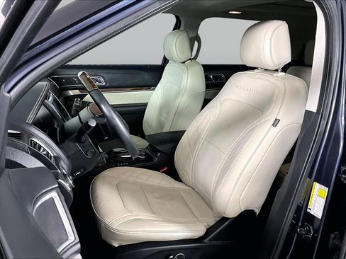 Used 2017 Ford Explorer Platinum AWD/4WD image 8