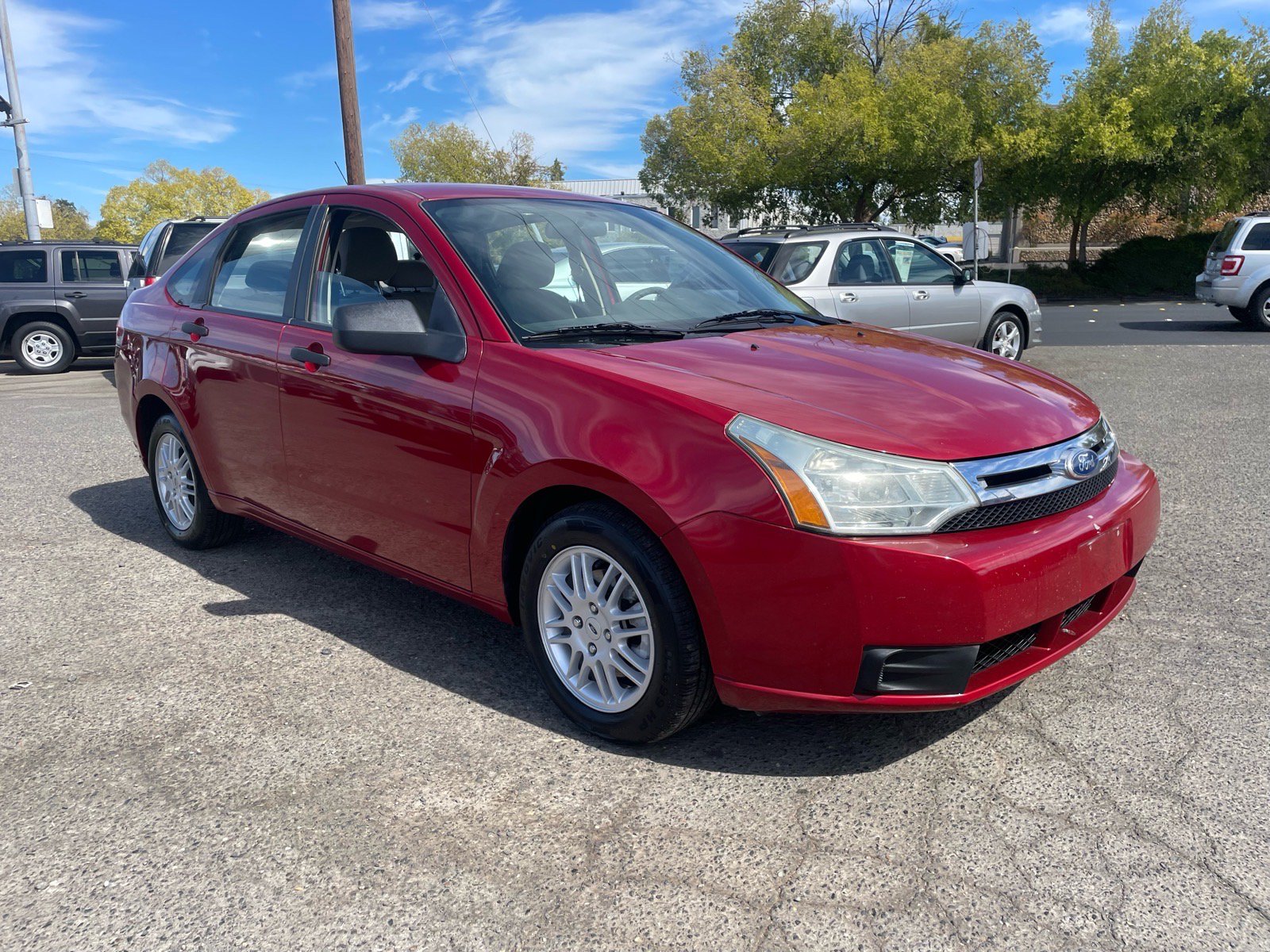 Used 2010 Ford Focus SE FWD image 2