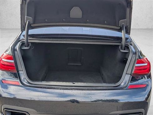 Used 2019 BMW 750i w/ M Sport Package RWD image 6