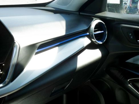 Used 2025 Chevrolet Trax LT image 24