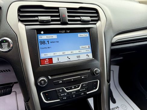 Used 2017 Ford Fusion SE w/ Equipment Group 201A FWD image 13