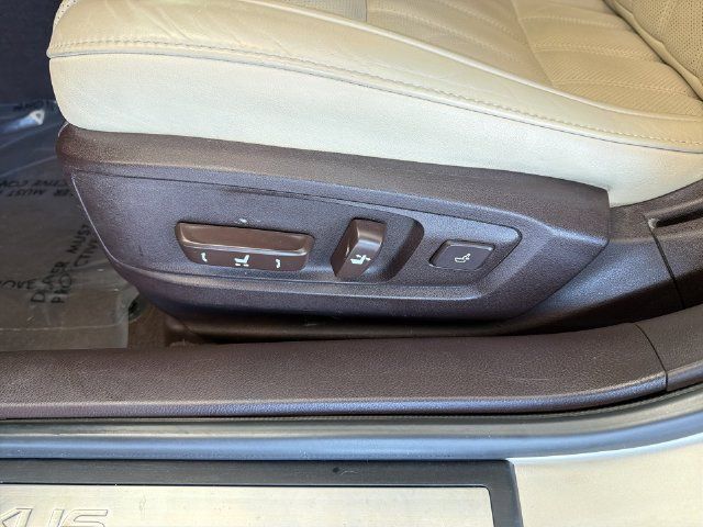 Used 2016 Lexus ES 350 w/ Luxury Package w/Wood Trim FWD image 21