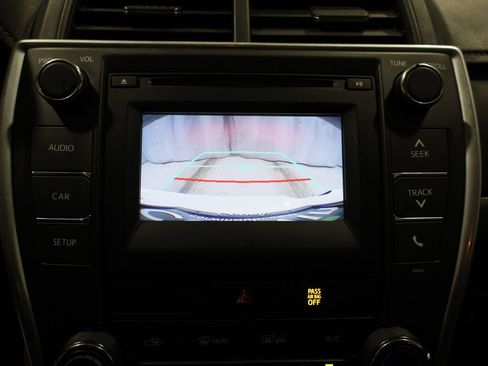 Used 2017 Toyota Camry LE image 23