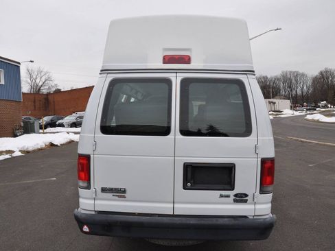 Used 2014 Ford E-250 and Econoline 250 Extended w/ Power Group RWD image 12