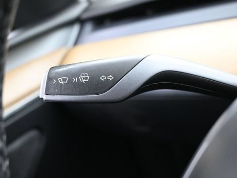 Used 2023 Tesla Model Y Long Range AWD/4WD image 22