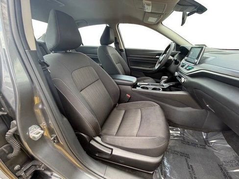 Used 2024 Nissan Altima 2.5 SV image 13