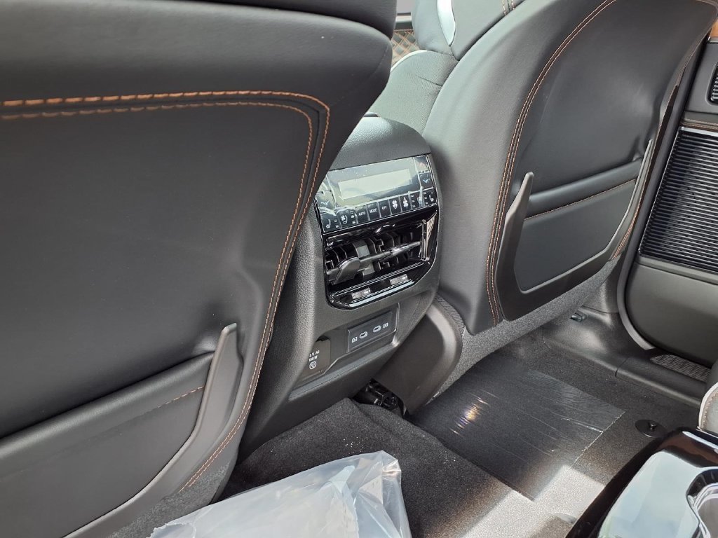 New 2027 Jeep Grand Cherokee L Summit AWD/4WD image 23