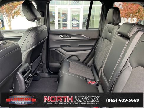 New 2025 Jeep Grand Cherokee Altitude image 15