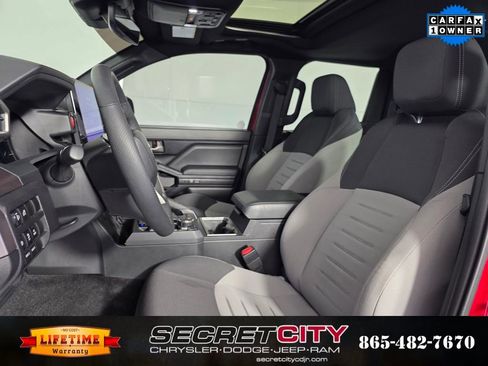 Used 2025 Toyota Tacoma TRD Sport w/ TRD Sport Upgrade Package image 10