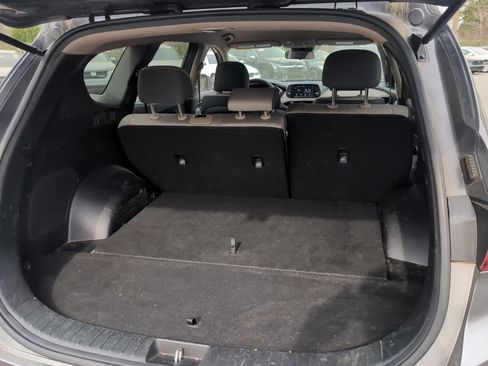 Used 2019 Hyundai Santa Fe SE image 10