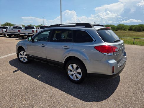 Used 2010 Subaru Outback 2.5i Limited AWD/4WD image 5