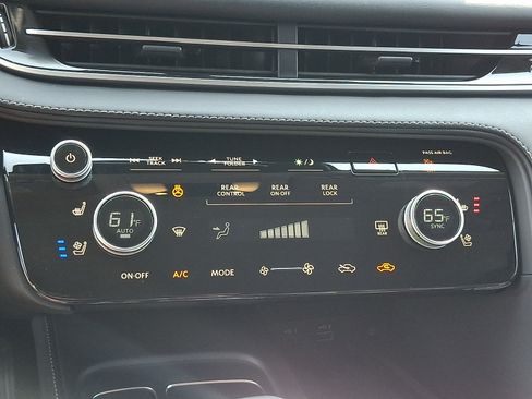 Certified 2025 INFINITI QX60 Luxe AWD/4WD image 17