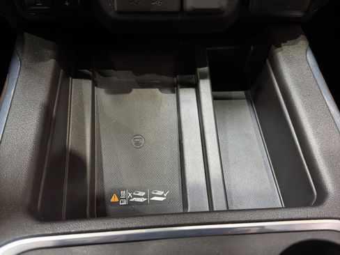 Certified 2022 Chevrolet Silverado 1500 High Country w/ Technology Package image 33